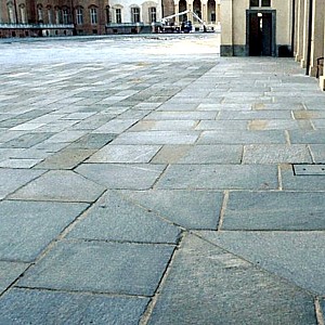 Pavimenti per esterni in pietra di Luserna